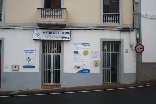 Dr. Penichet. Centro Médico Teror