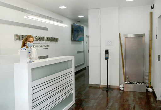 CLÍNICA DENTAL SANT ANDREU DE LA BARCA| Dentista especialista en implantología.