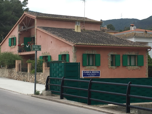 CLINICA QUALIDENT · Centro Sanitario