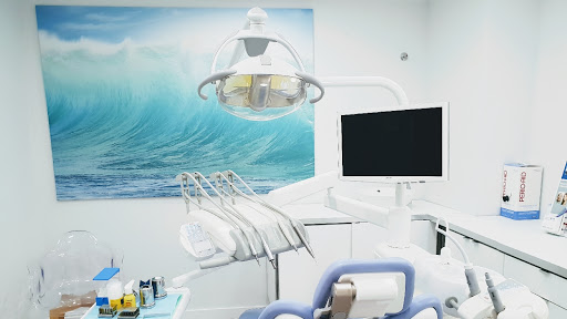 Clínica Dental Dr. Almagro Castro