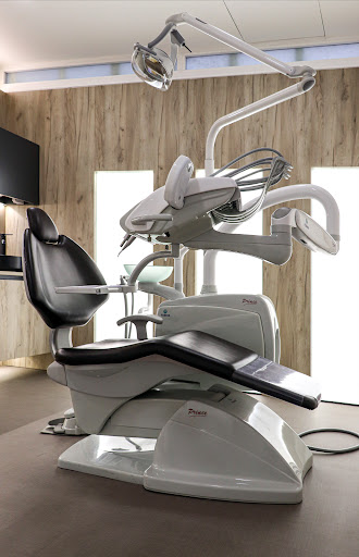 Policlínicas Nacar Dental (Sector Las Fuentes)